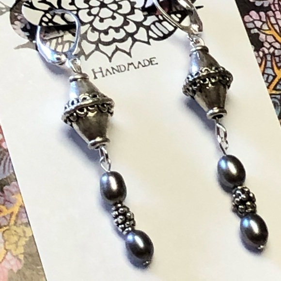 Greyblue pearl and nugget Leverback earrings - Picture 3 of 8